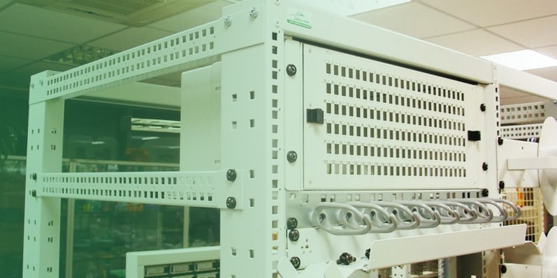 19″ switching equipment and fiber optic cable management elements